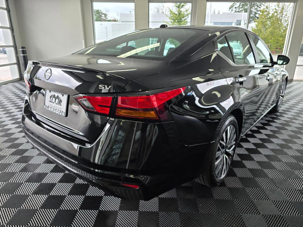 Used 2023 Nissan Altima 2.5 SV image 4