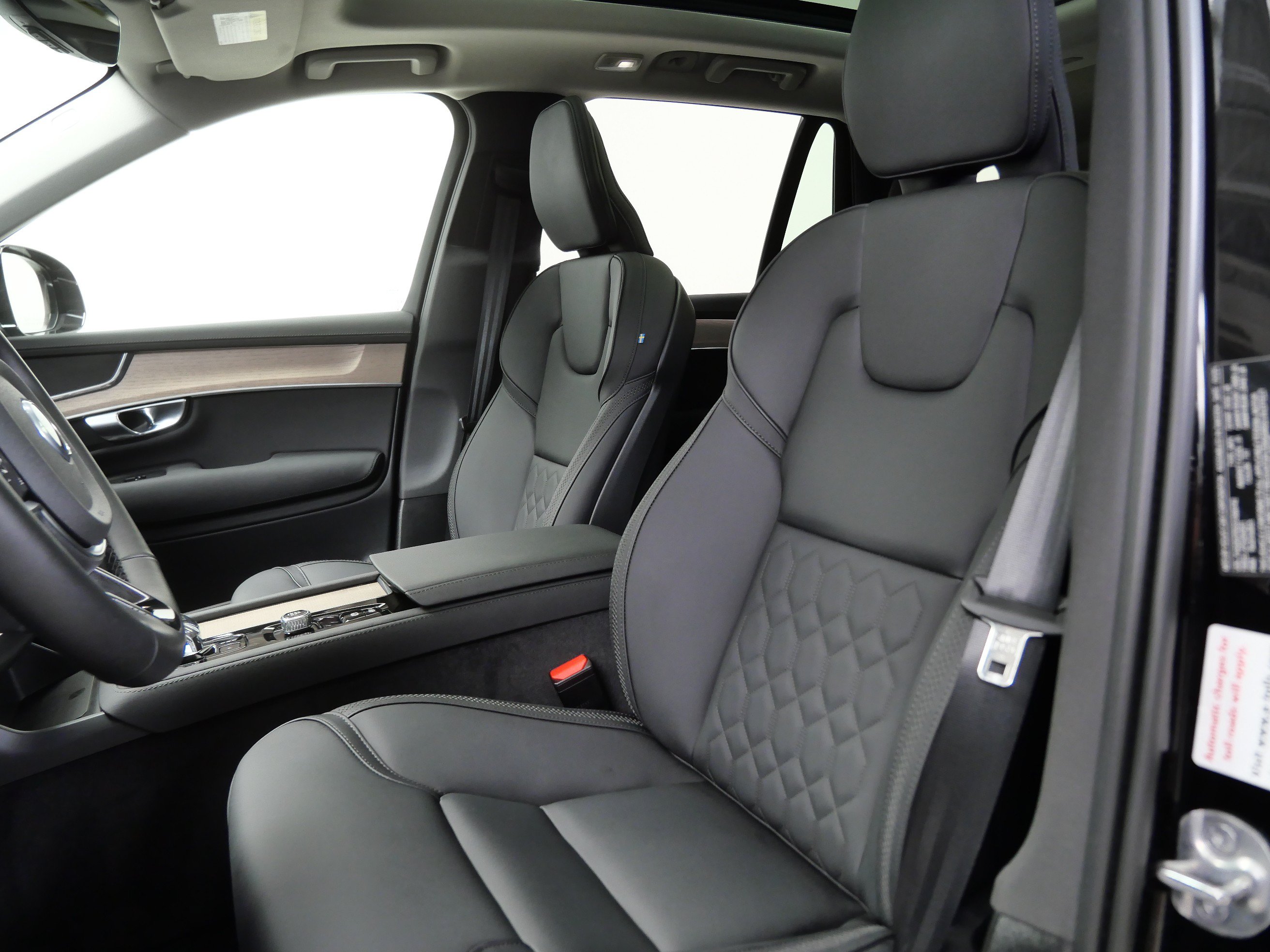 Used 2025 Volvo XC90 B6 Plus AWD/4WD image 15