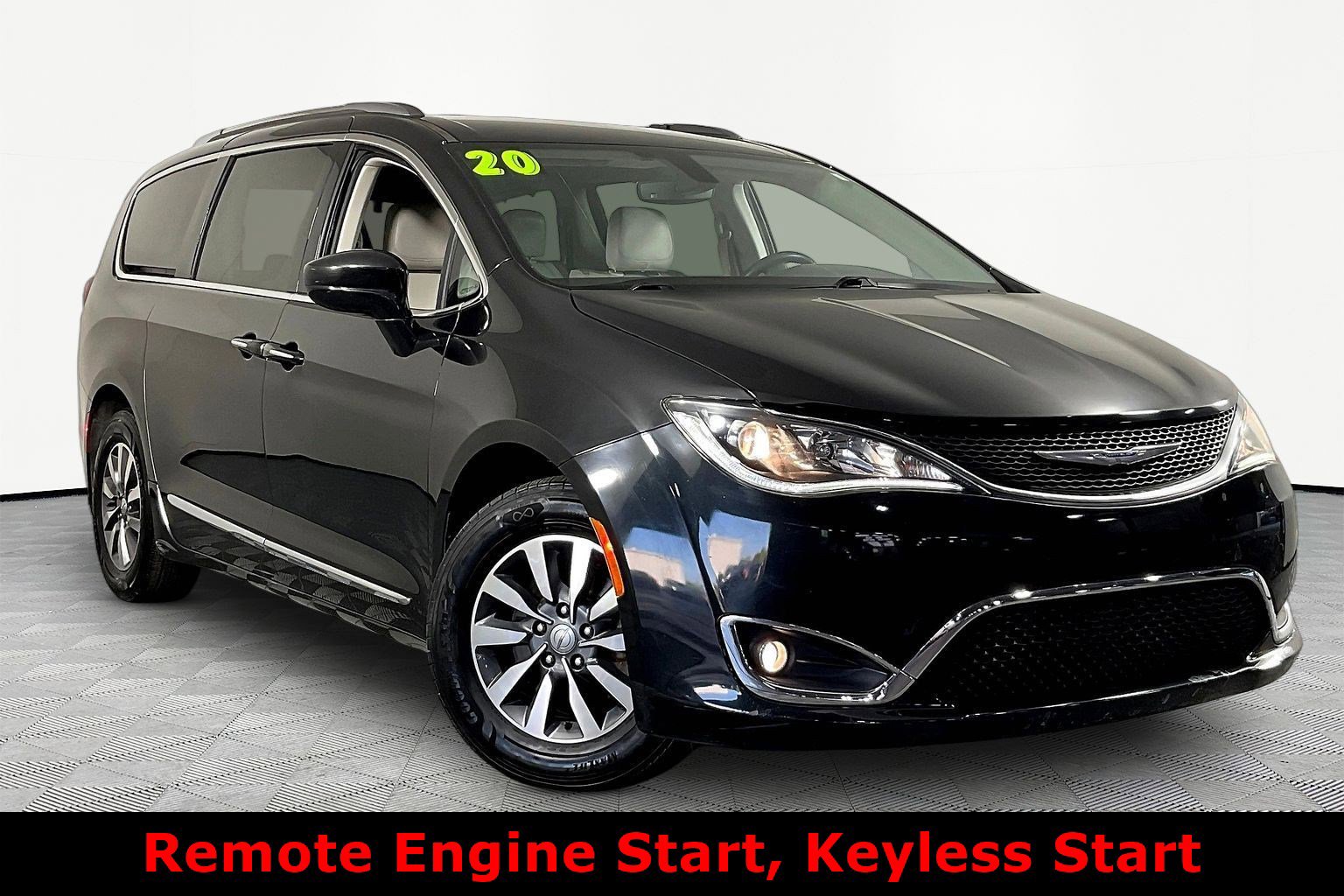 Used 2020 Chrysler Pacifica Touring-L Plus FWD image 3
