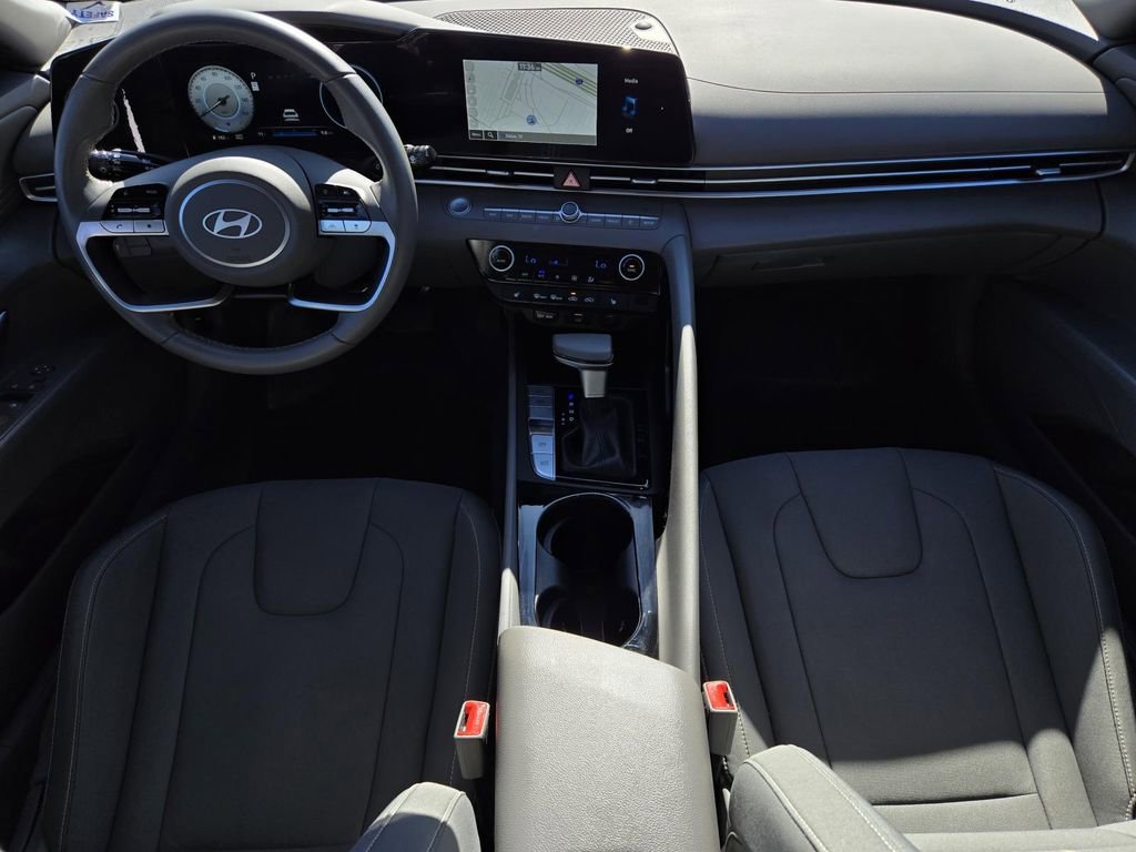 Used 2025 Hyundai Elantra SEL image 14