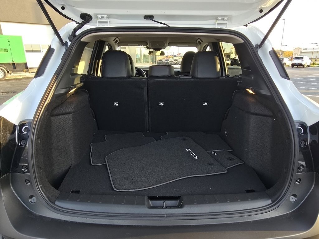 New 2026 Nissan Kicks SR w/ Cold Weather Package image 10