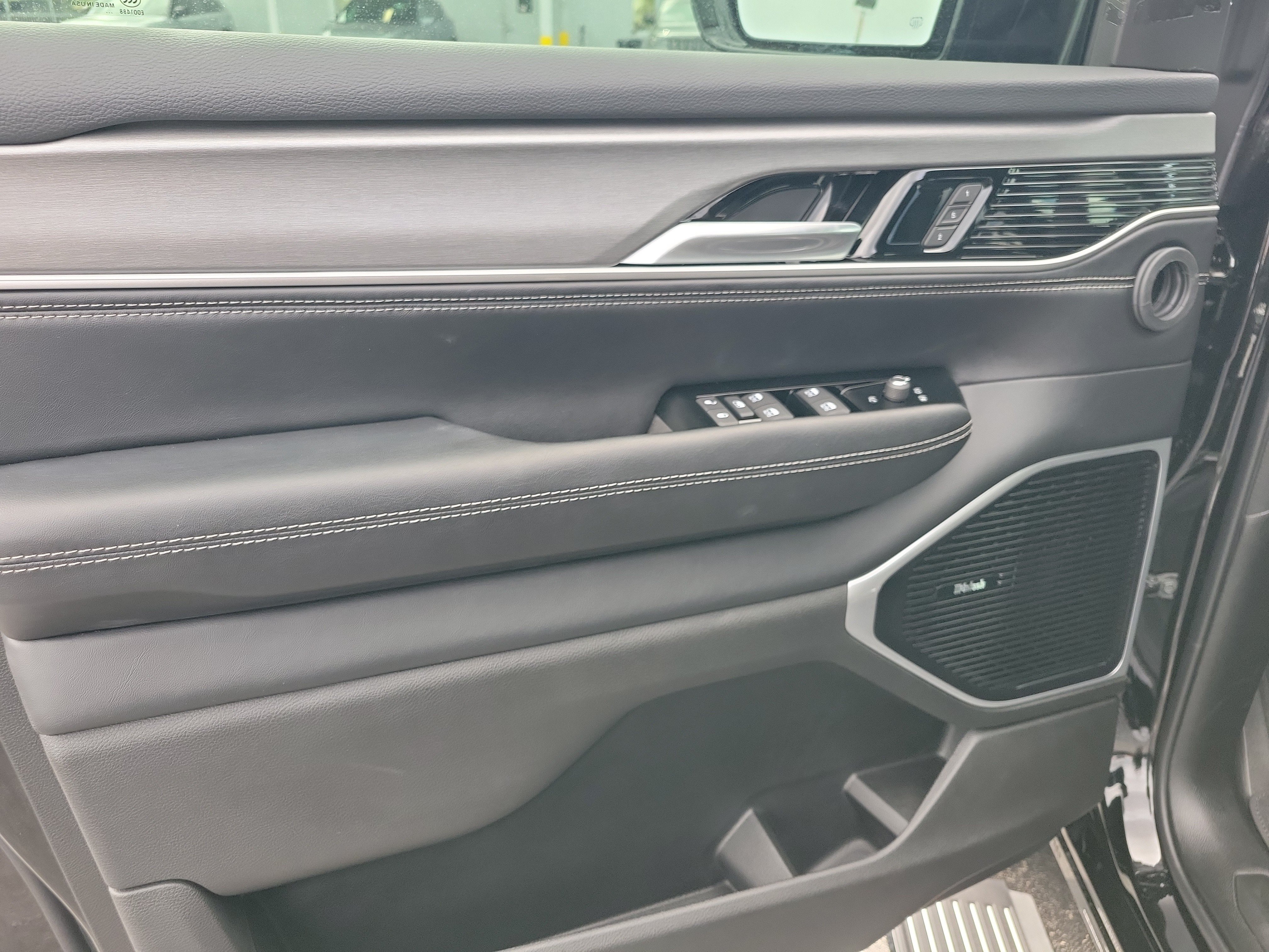 New 2026 Jeep Grand Wagoneer L Limited AWD/4WD image 13