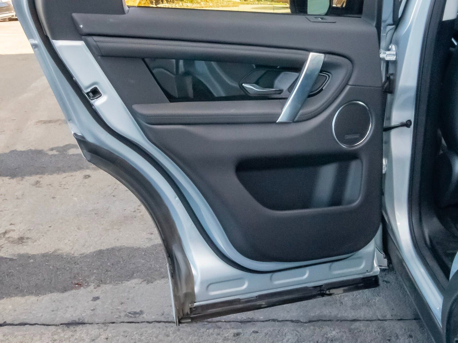 Used 2025 Land Rover Discovery Sport S image 41