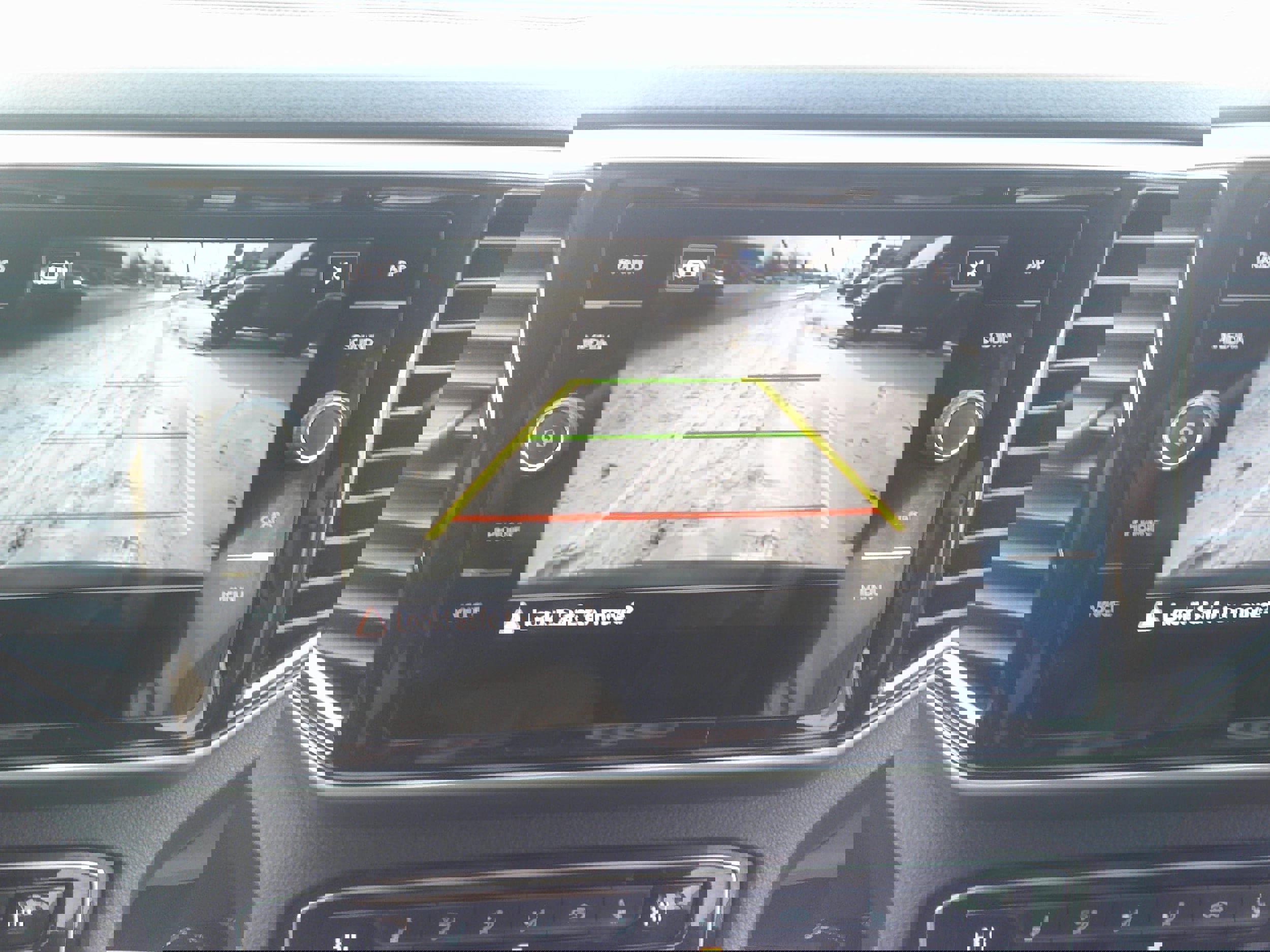 Used 2023 Volkswagen Atlas SE AWD/4WD image 25