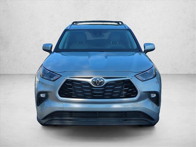 Certified 2025 Toyota Highlander XLE FWD image 2