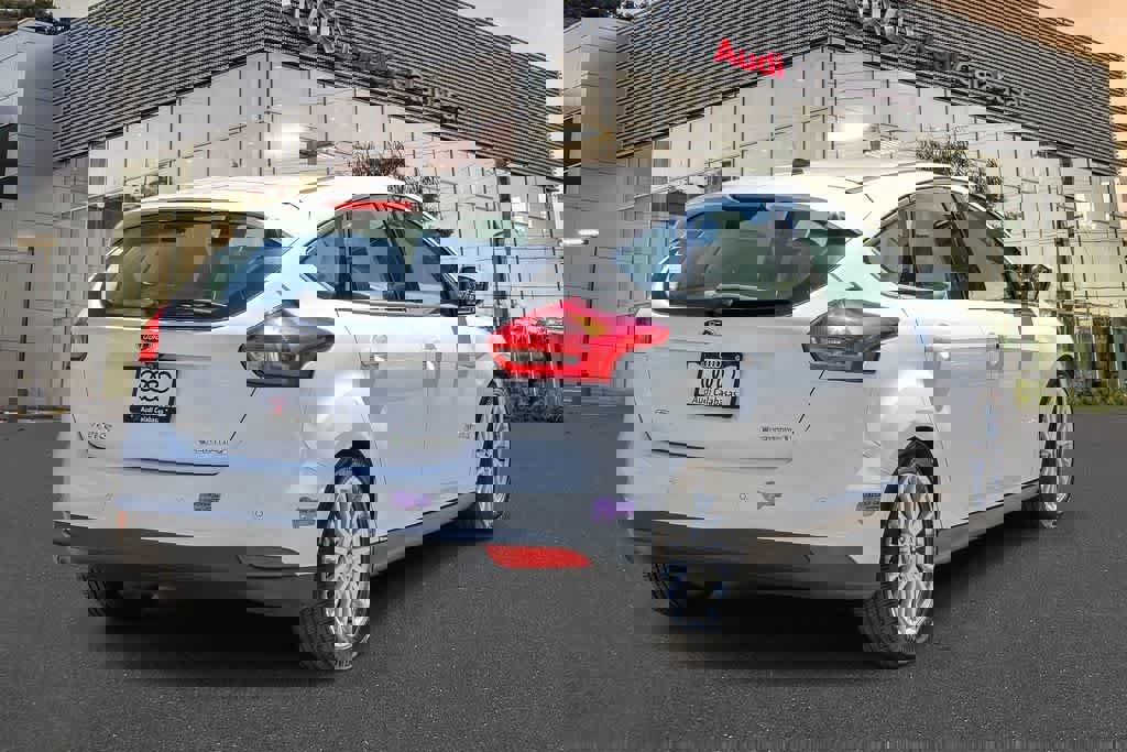 Used 2017 Ford Focus Electric Hatchback image 4