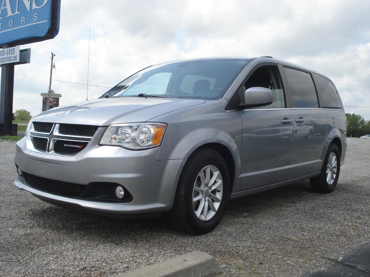 Used 2018 Dodge Grand Caravan SXT image 4