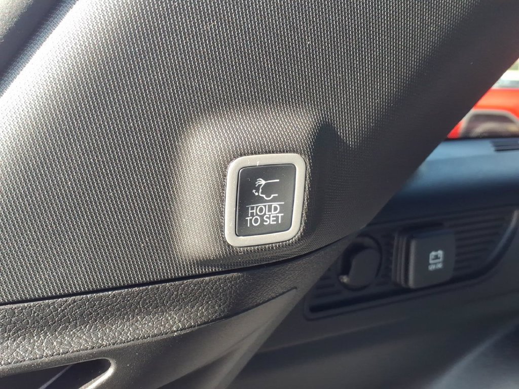 Used 2024 Jeep Grand Cherokee Altitude AWD/4WD image 13