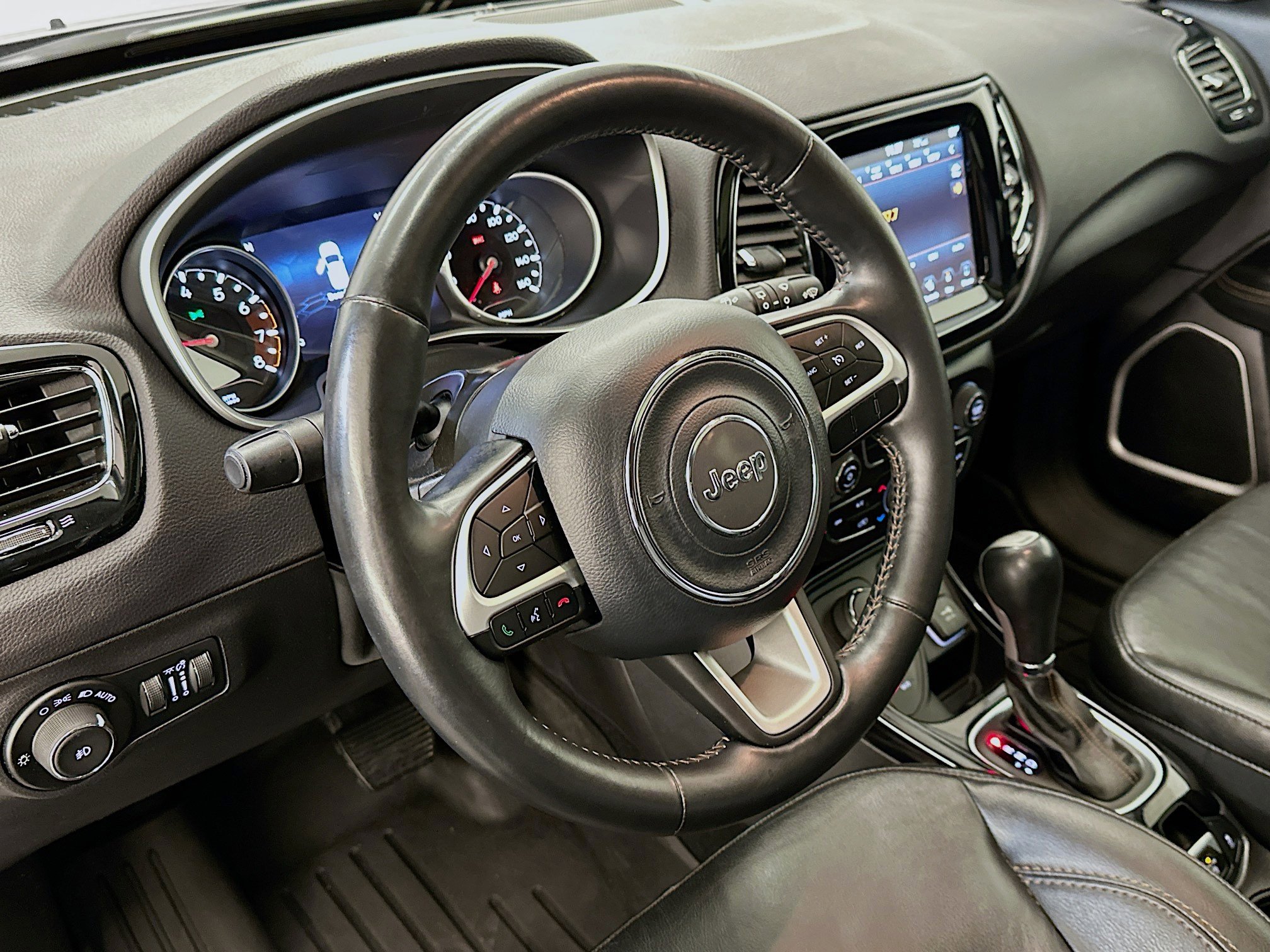 Used 2018 Jeep Compass Limited w/ Navigation Group AWD/4WD image 18