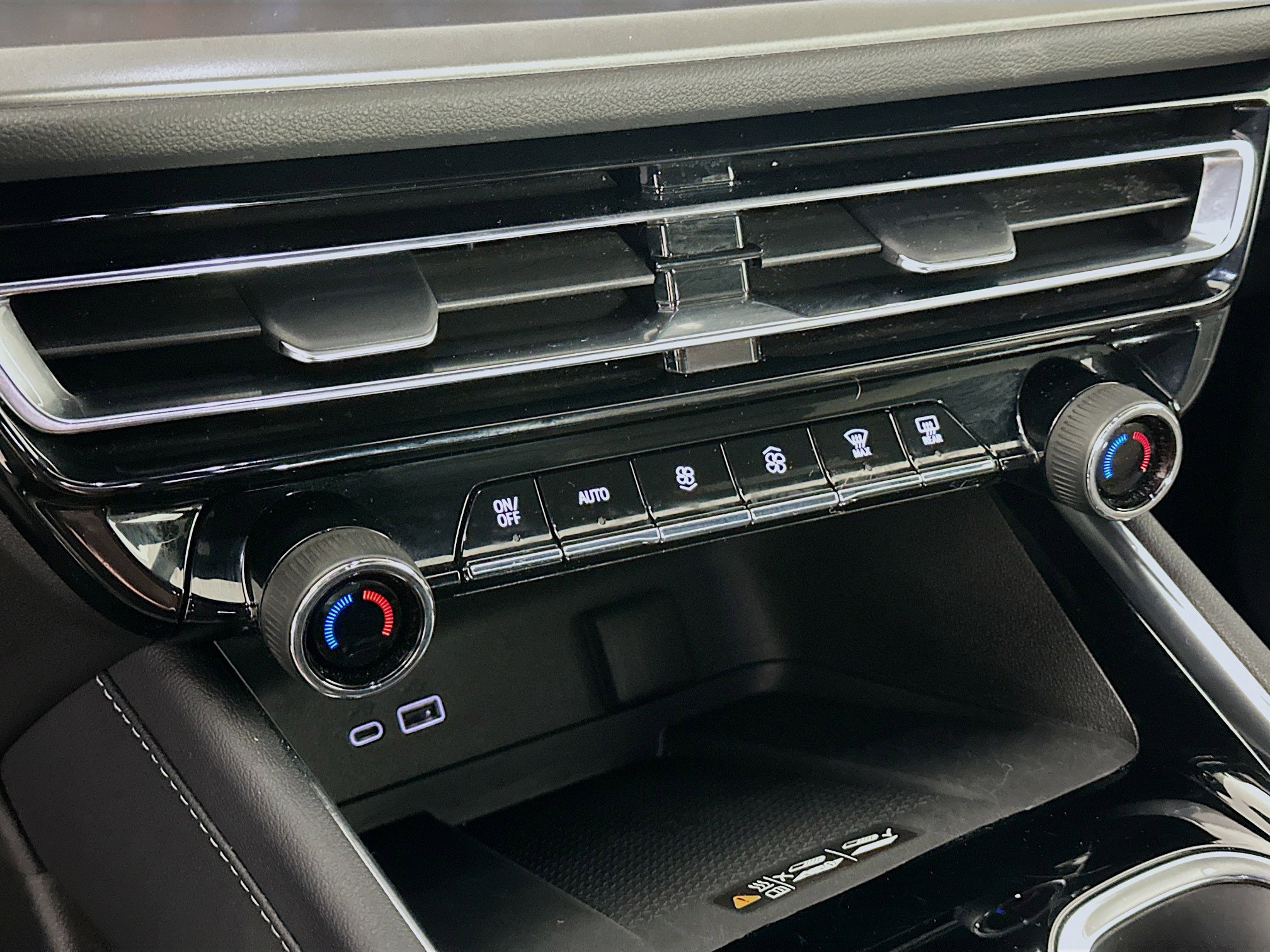 Used 2025 Chevrolet Traverse LT image 24