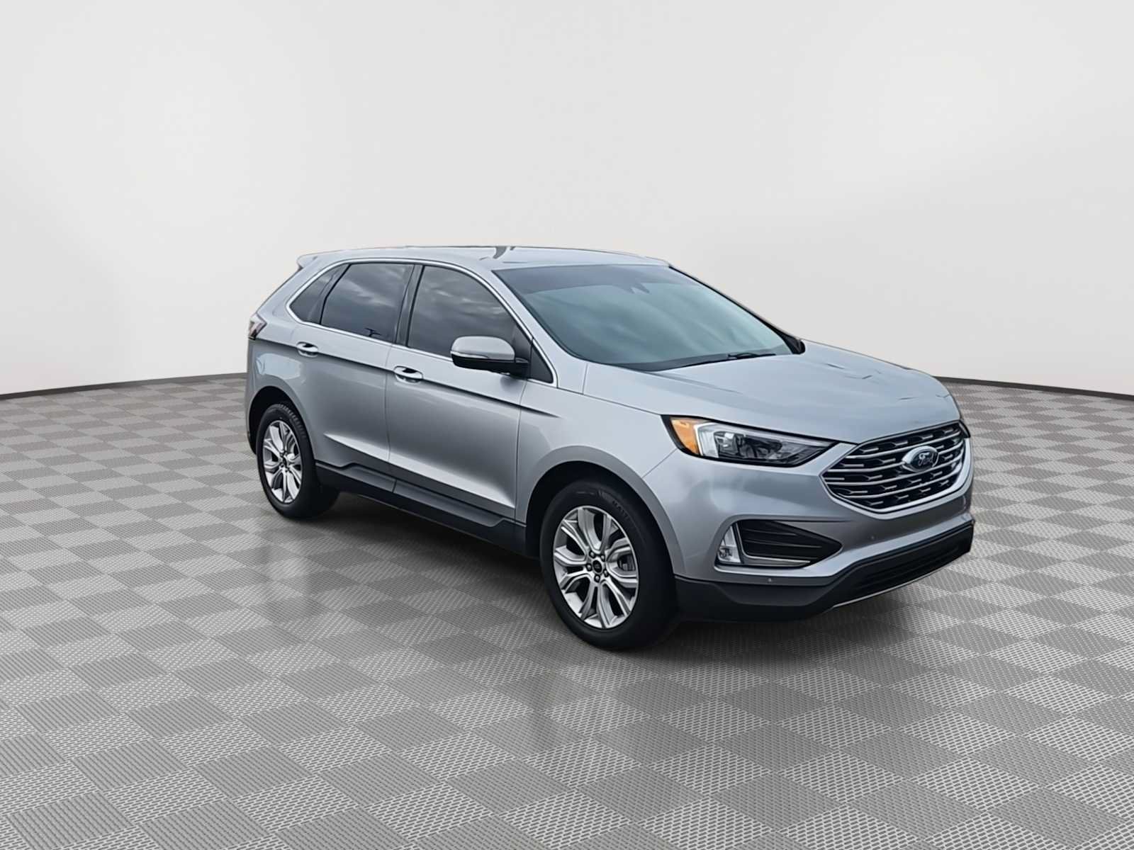Used 2022 Ford Edge Titanium AWD/4WD image 2
