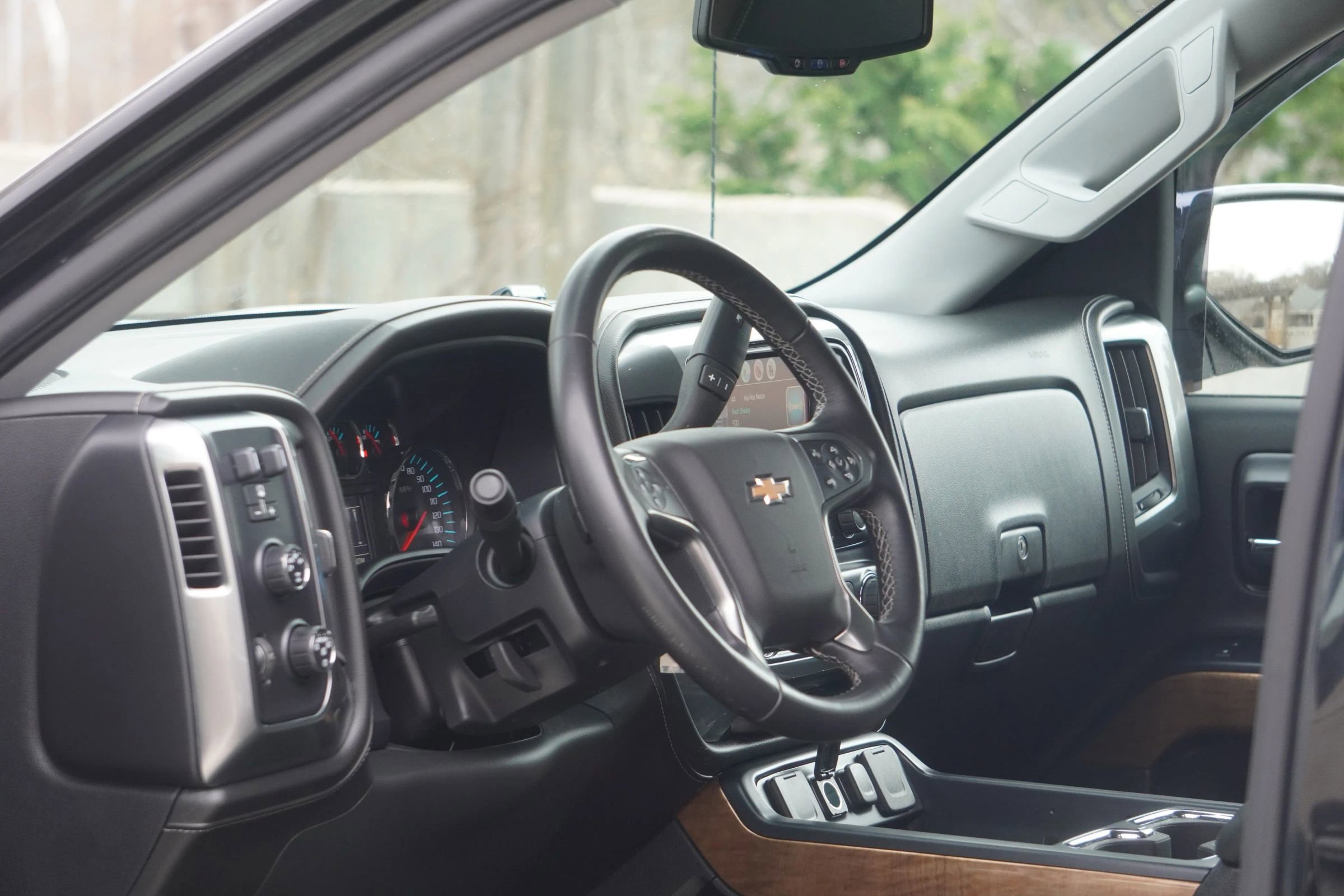 Used 2015 Chevrolet Silverado 1500 LTZ AWD/4WD image 16