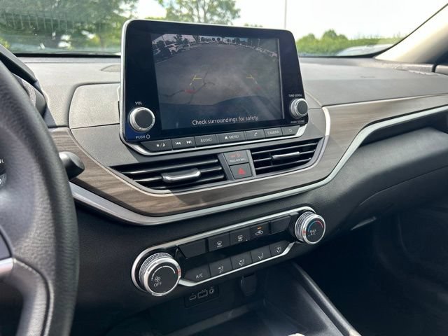 Used 2025 Nissan Altima 2.5 SV FWD image 22