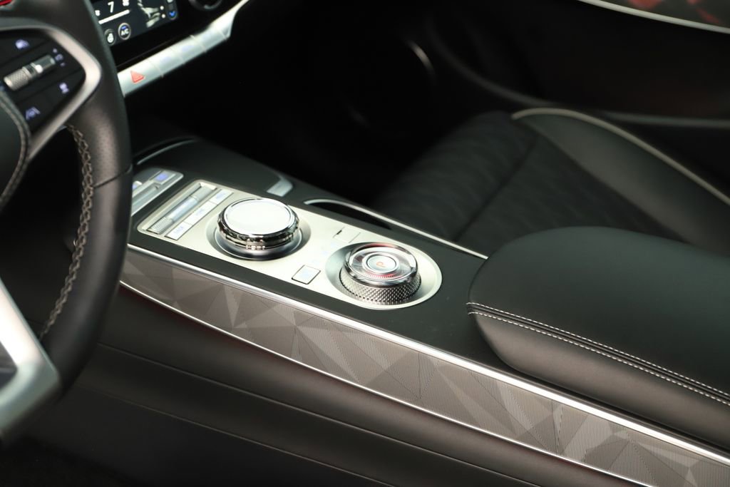 Used 2025 Genesis GV70 3.5T Sport w/ Sport Advanced Package image 17