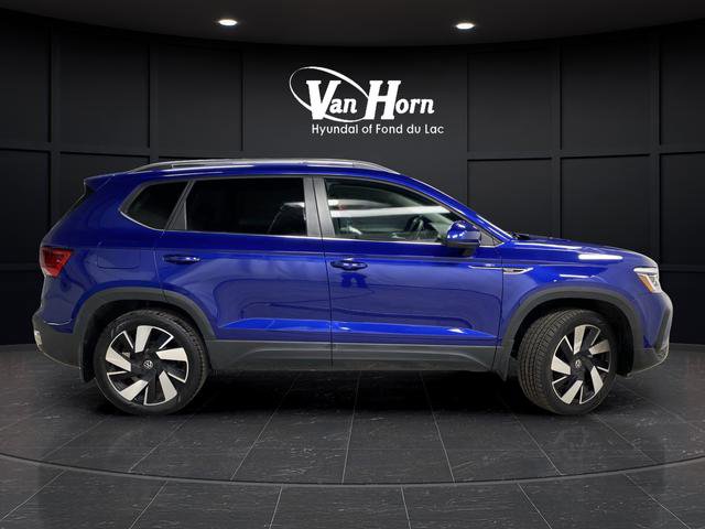 Used 2024 Volkswagen Taos SEL image 2