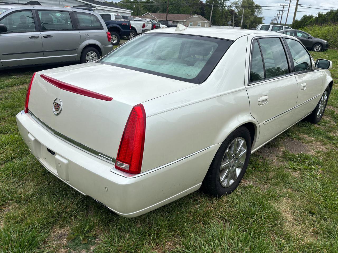Used 2010 Cadillac DTS Premium w/ Driver Awareness Package FWD image 5