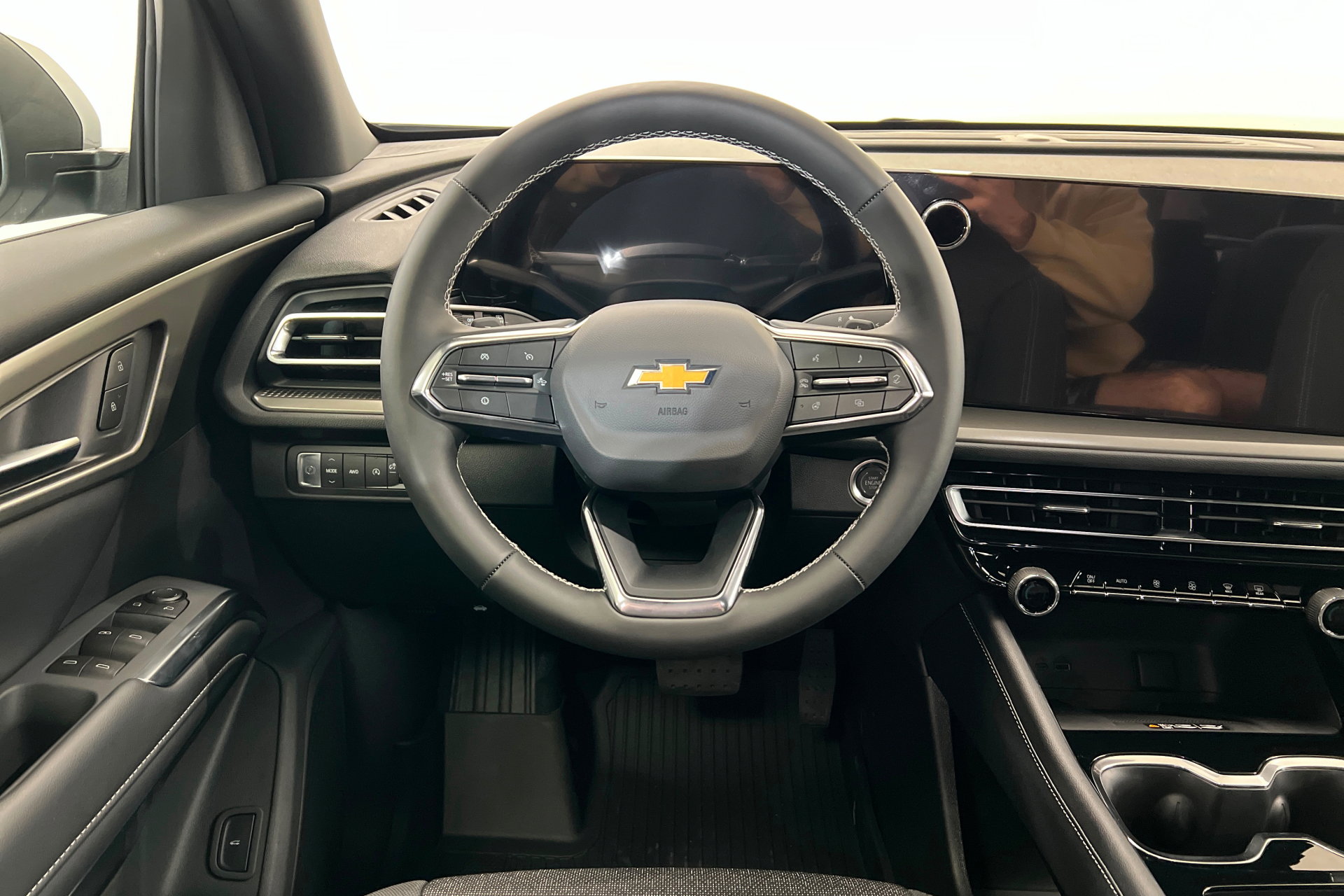 New 2026 Chevrolet Traverse LT image 13