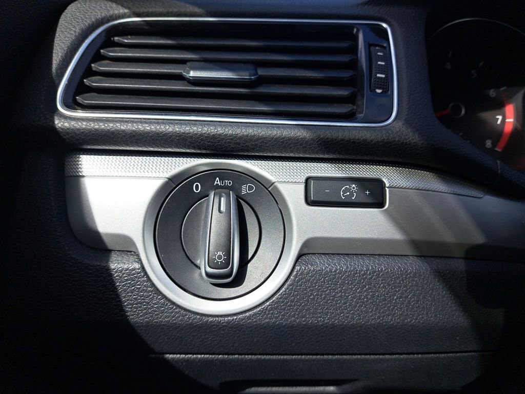 Used 2016 Volkswagen Passat 1.8T S image 25