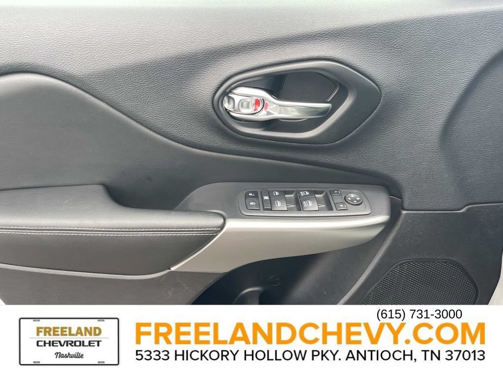 Used 2021 Jeep Cherokee Latitude Lux 80th Anniv w/ Quick Order Package 26U 80TH FWD image 30