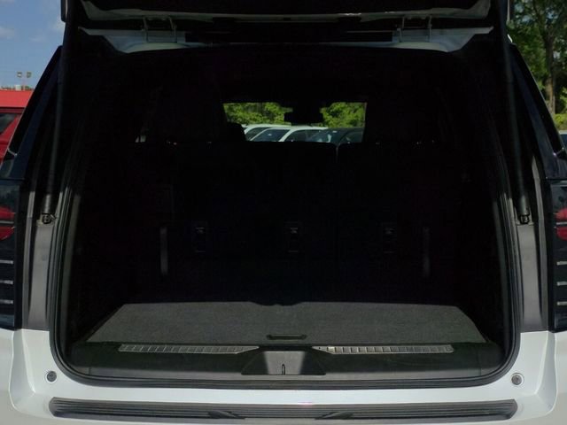 Used 2025 Chevrolet Suburban Z71 image 8