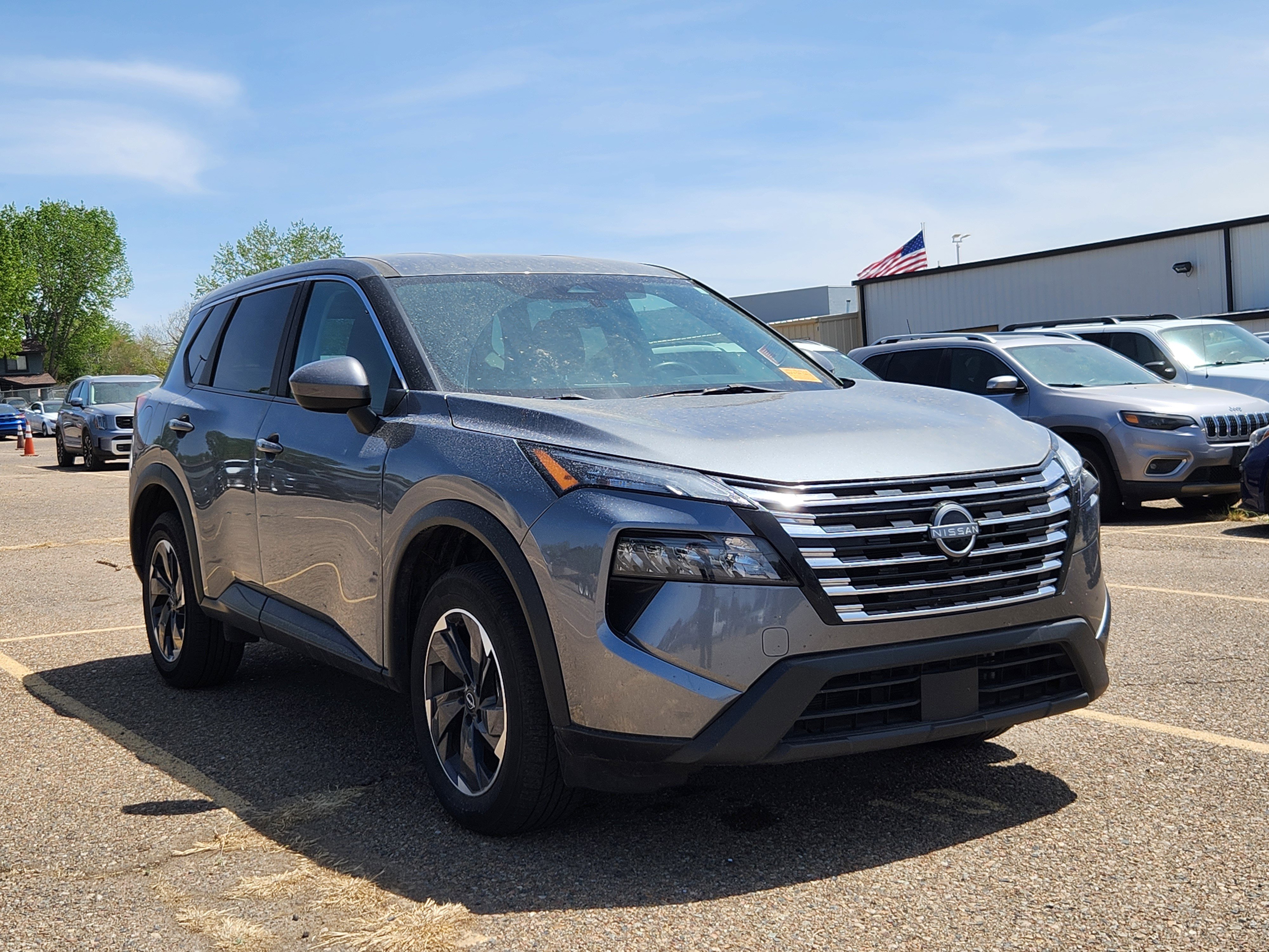 Used 2024 Nissan Rogue SV FWD image 3