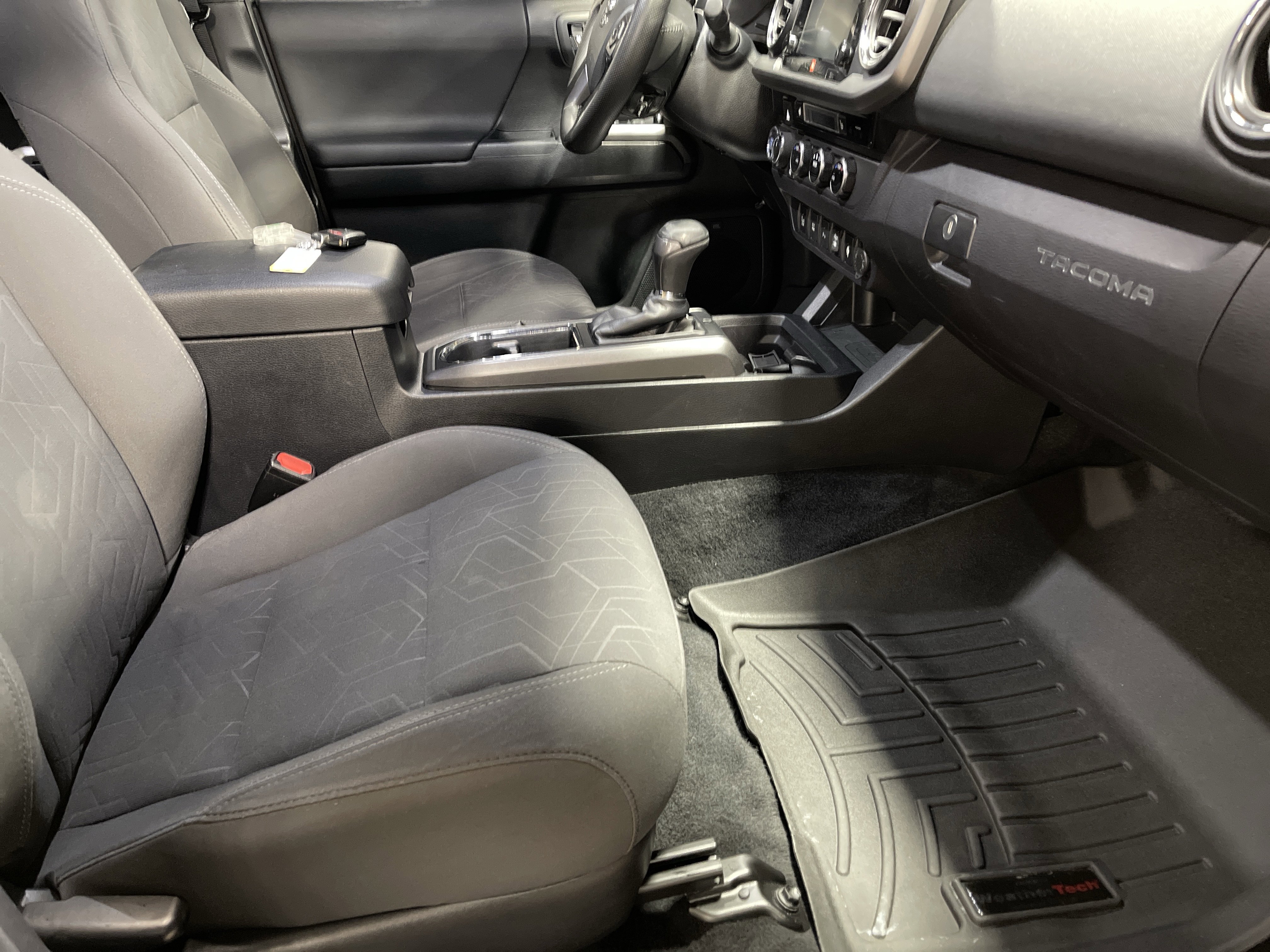 Used 2016 Toyota Tacoma TRD Off-Road image 16