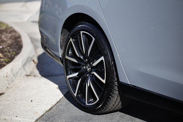 Used 2025 Honda Accord Touring image 12