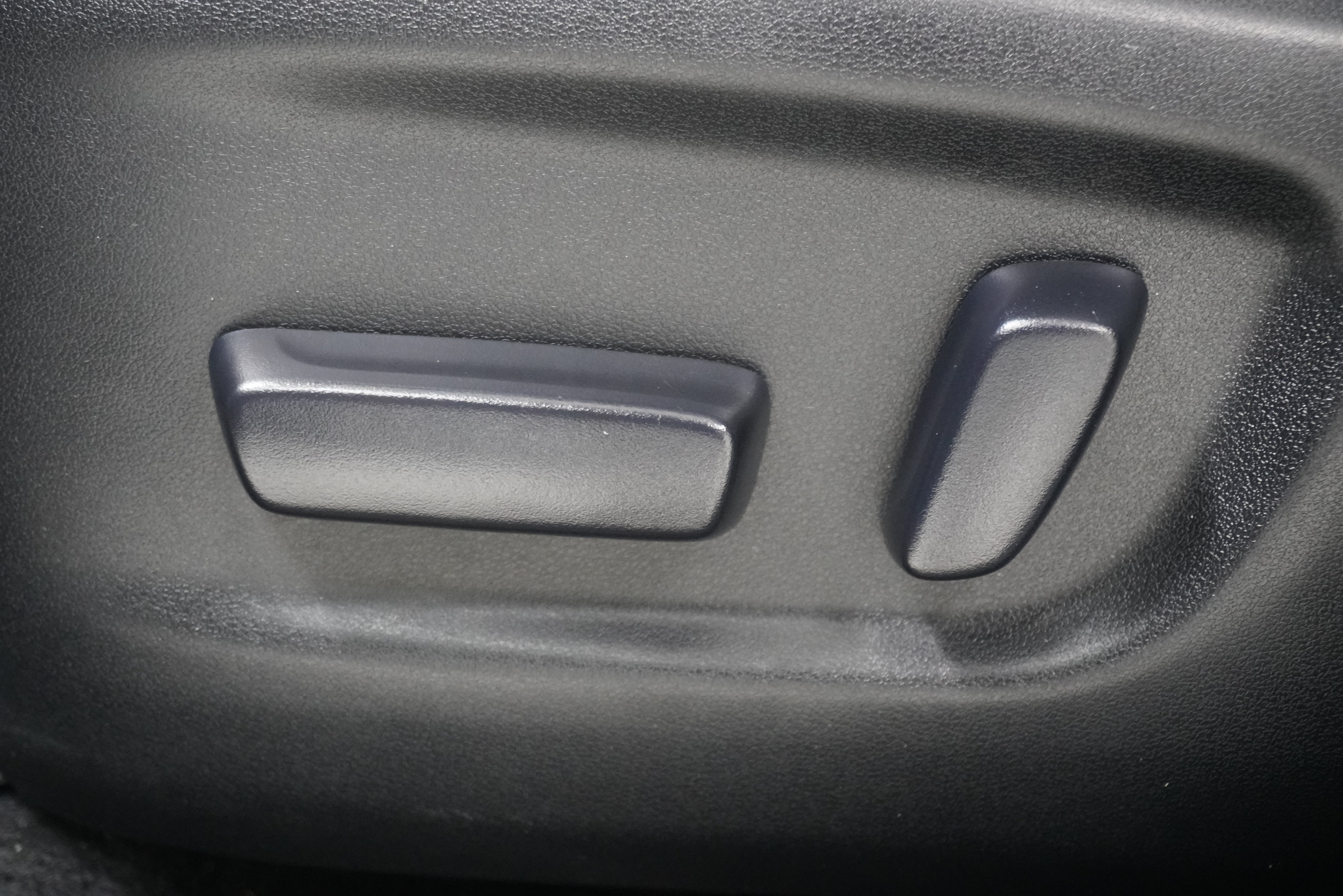 Used 2013 Toyota RAV4 Limited FWD image 15