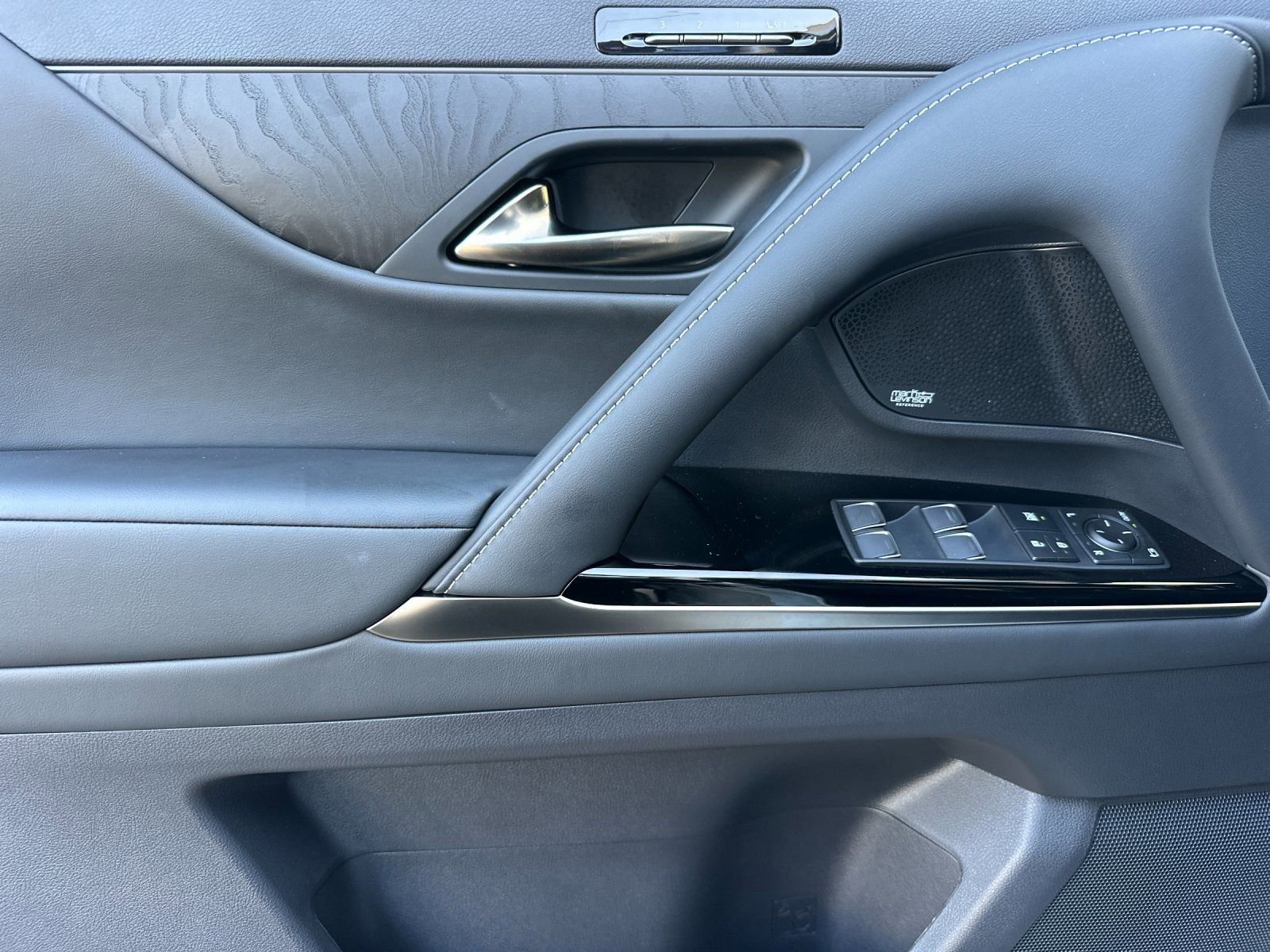 Used 2026 Lexus LX 700h Luxury image 11