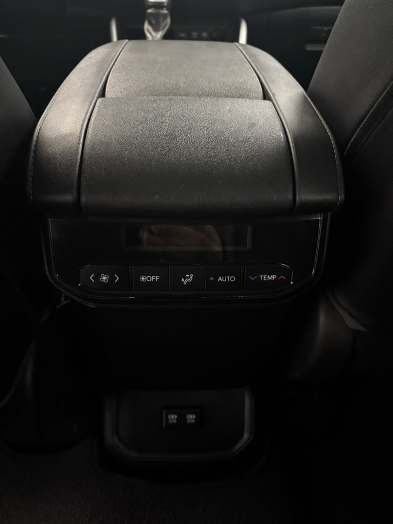 Used 2021 Toyota Highlander XLE image 8