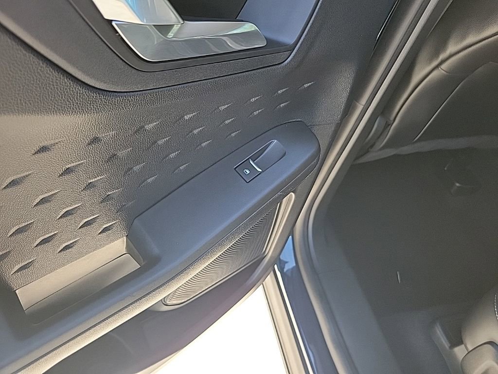 Used 2020 Ford Escape SEL image 10