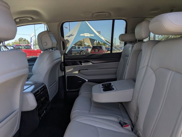 Used 2024 Jeep Wagoneer L Series II w/ Flexible Seating Group image 15