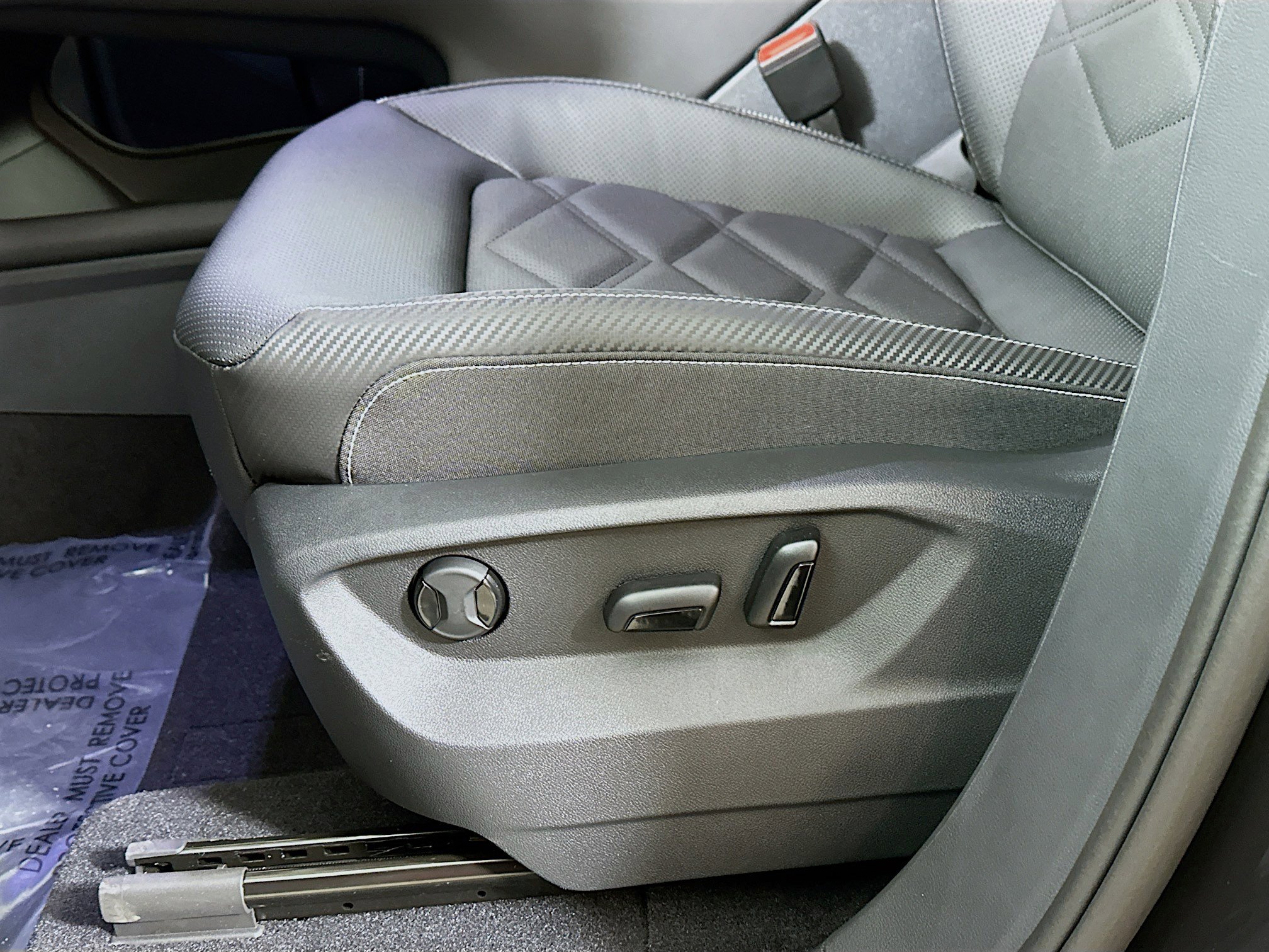 New 2026 Volkswagen Atlas Cross Sport SE image 18