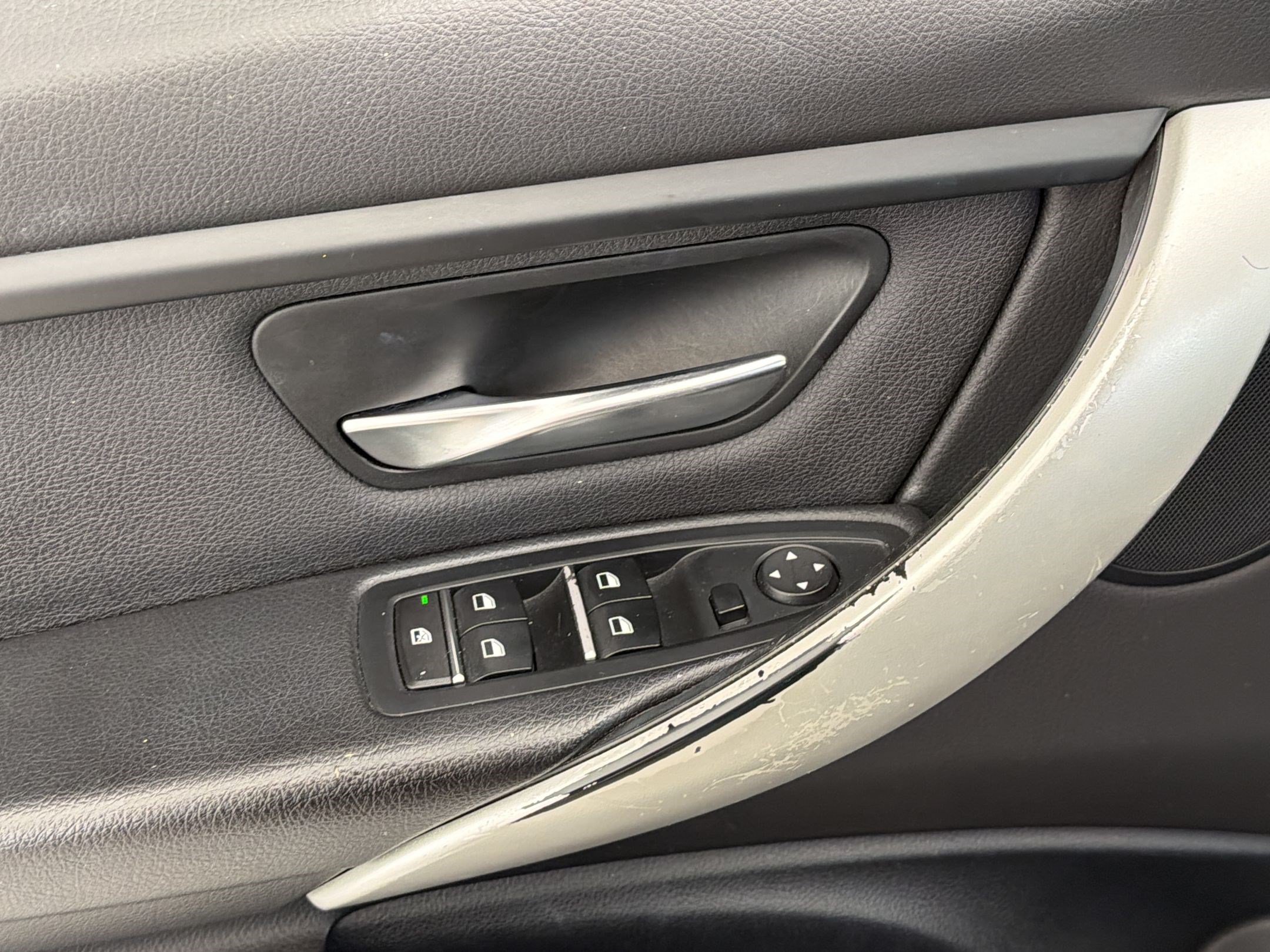 Used 2018 BMW 320i xDrive Sedan AWD/4WD image 24