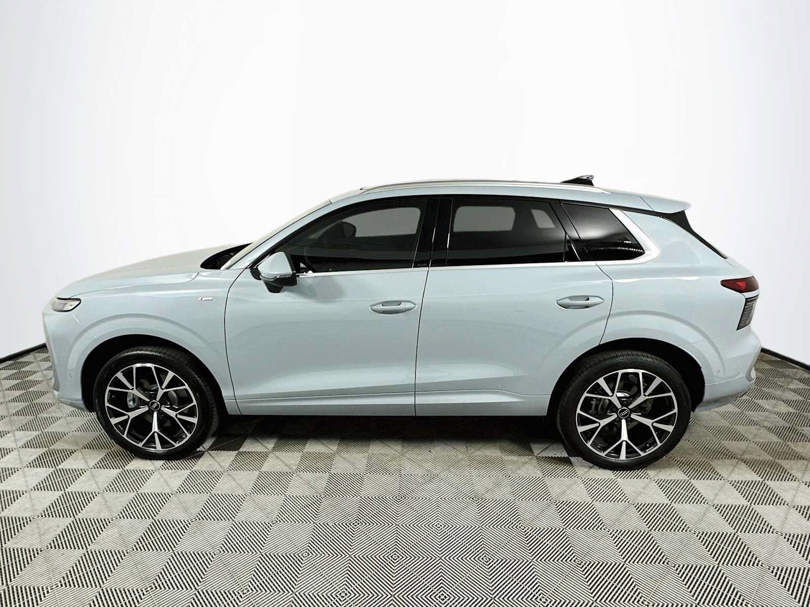 New 2026 Audi Q3 quattro 2.0T AWD/4WD image 4