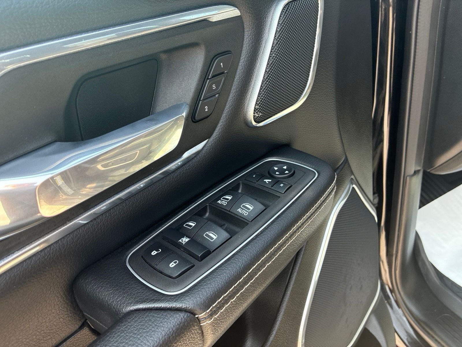 Used 2023 RAM 1500 Laramie AWD/4WD image 13