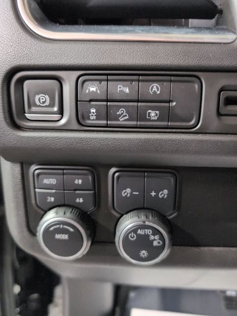 Used 2023 Chevrolet Tahoe Z71 w/ Luxury Package image 12