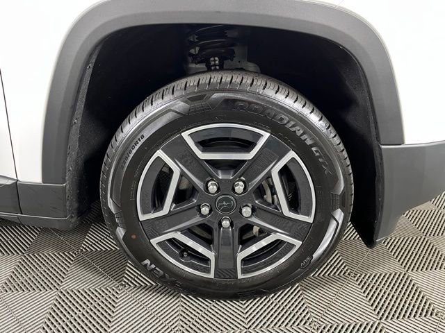 Used 2026 Jeep Cherokee Laredo AWD/4WD image 9