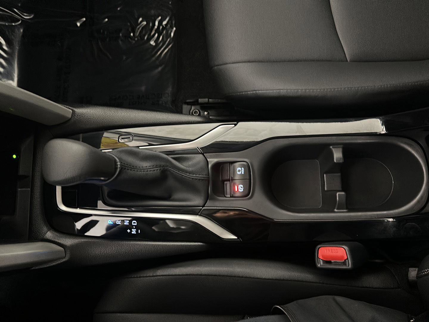 Used 2025 Toyota Corolla Cross XLE w/ Convenience Package image 11