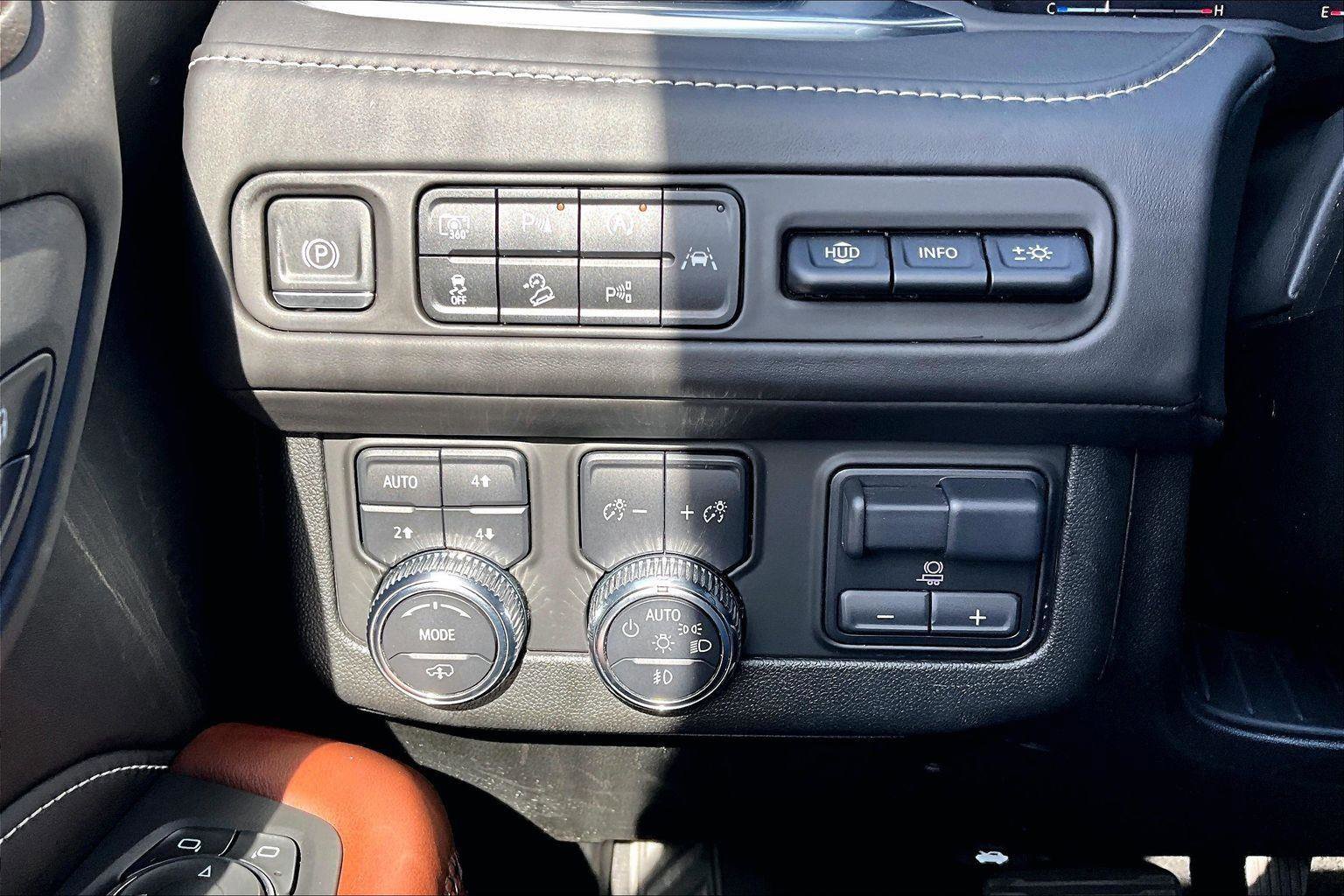 Used 2023 GMC Yukon XL Denali Ultimate image 33