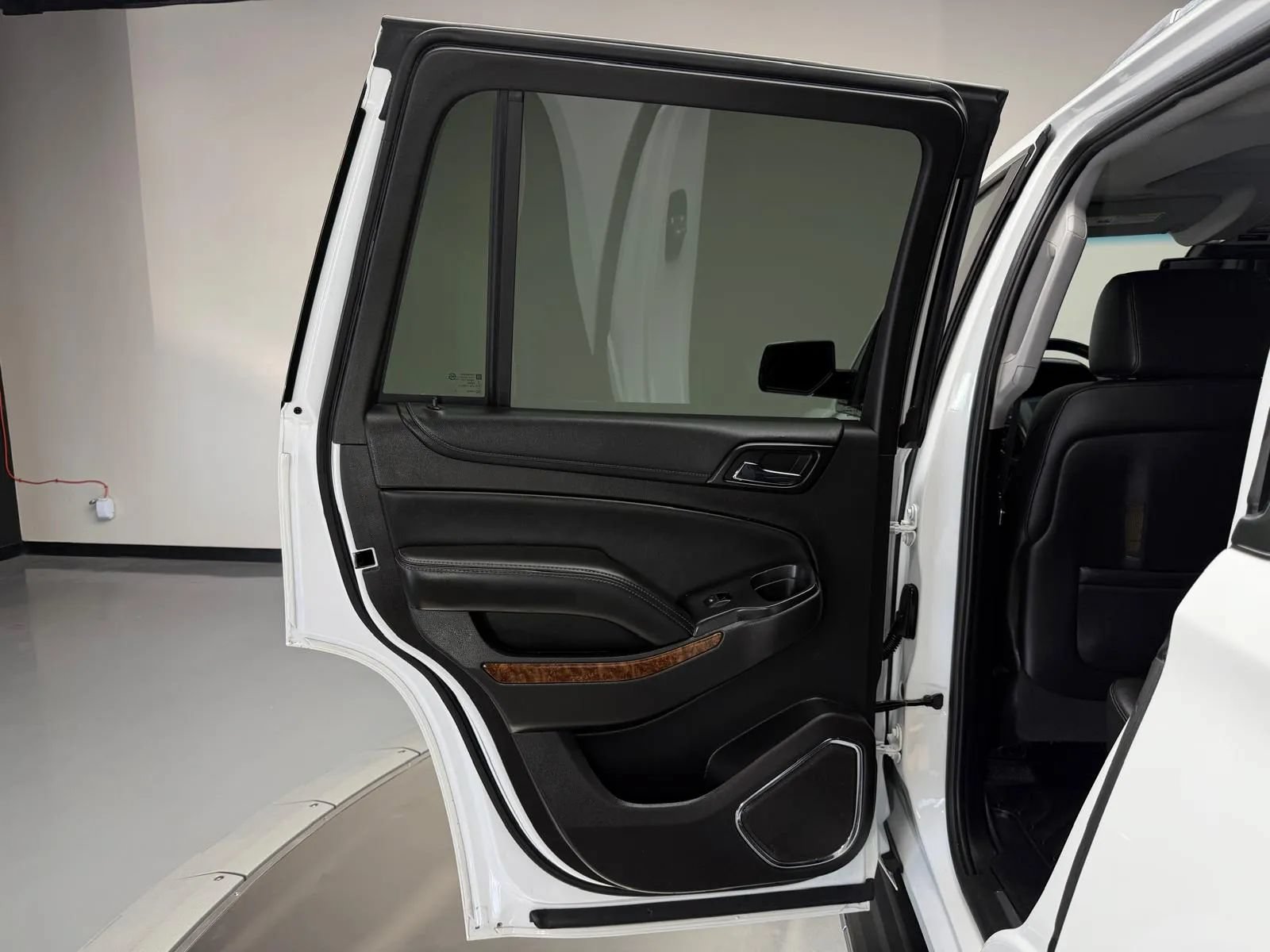Used 2016 Chevrolet Tahoe LTZ RWD image 18