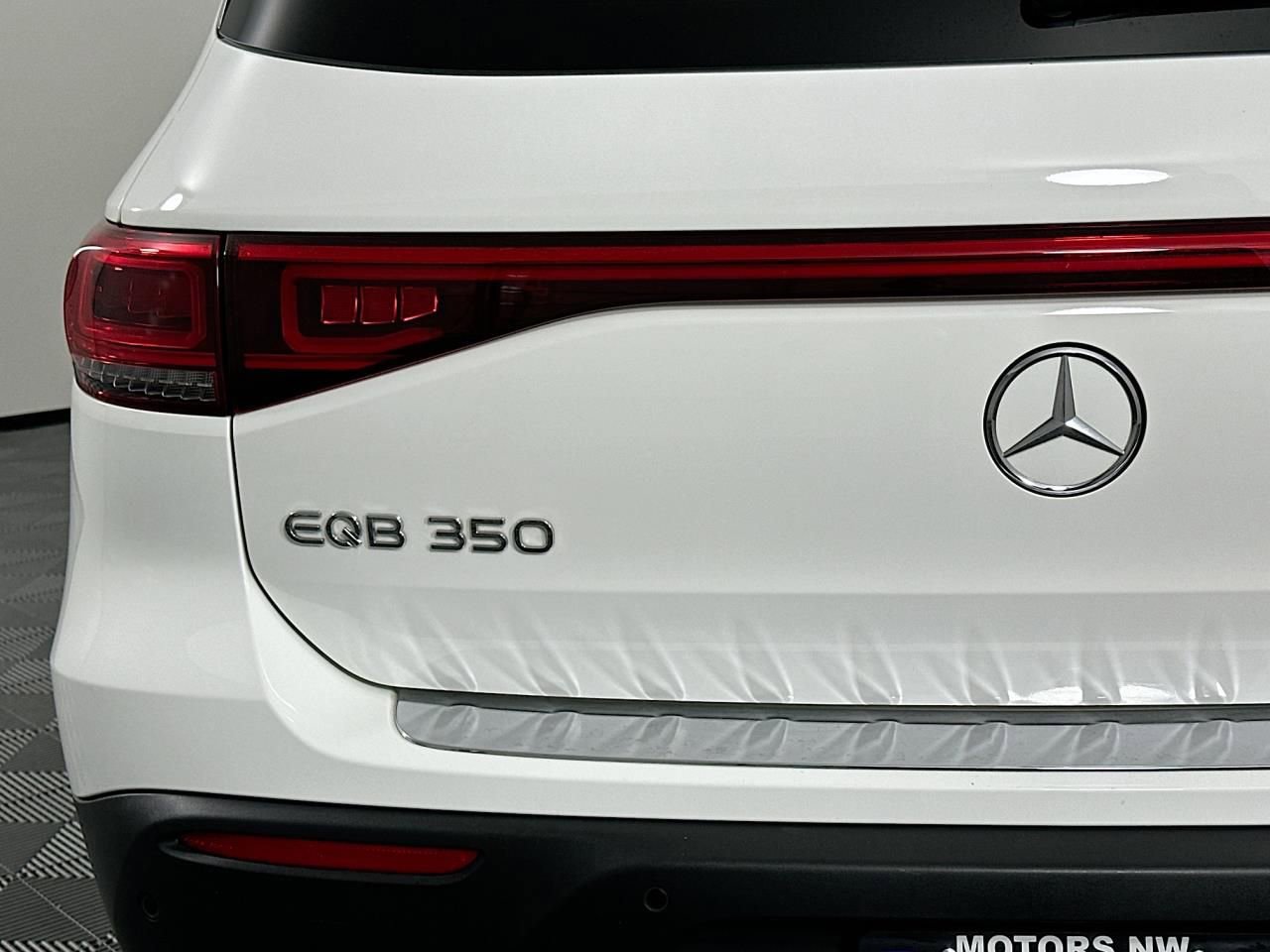 Used 2023 Mercedes-Benz EQB 350 4MATIC SUV w/ Exclusive Package image 24