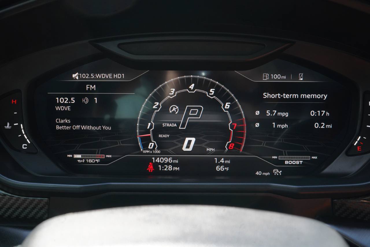 Used 2022 Lamborghini Urus AWD/4WD image 25