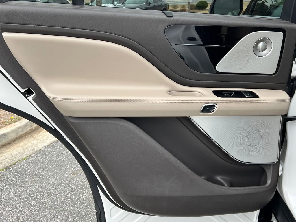 Used 2020 Lincoln Aviator Reserve w/ Equipment Group 201A image 17