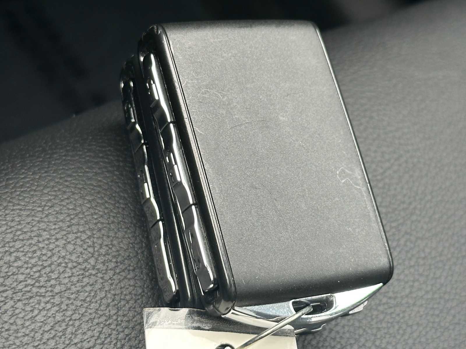 Used 2025 Volvo XC40 B5 Plus w/ Climate Package image 33