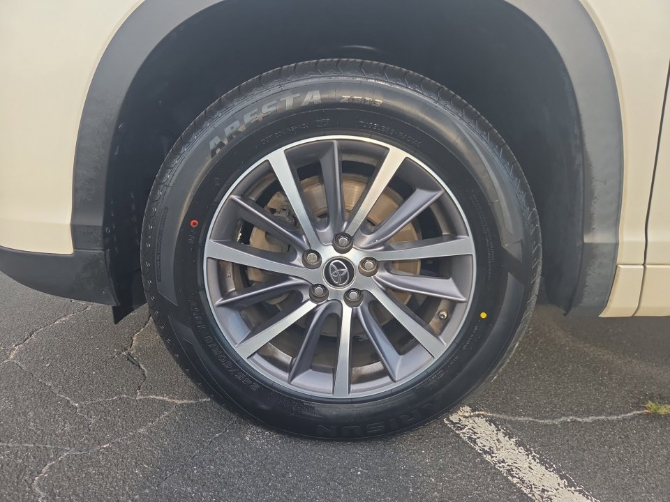Used 2018 Toyota Highlander XLE FWD image 31