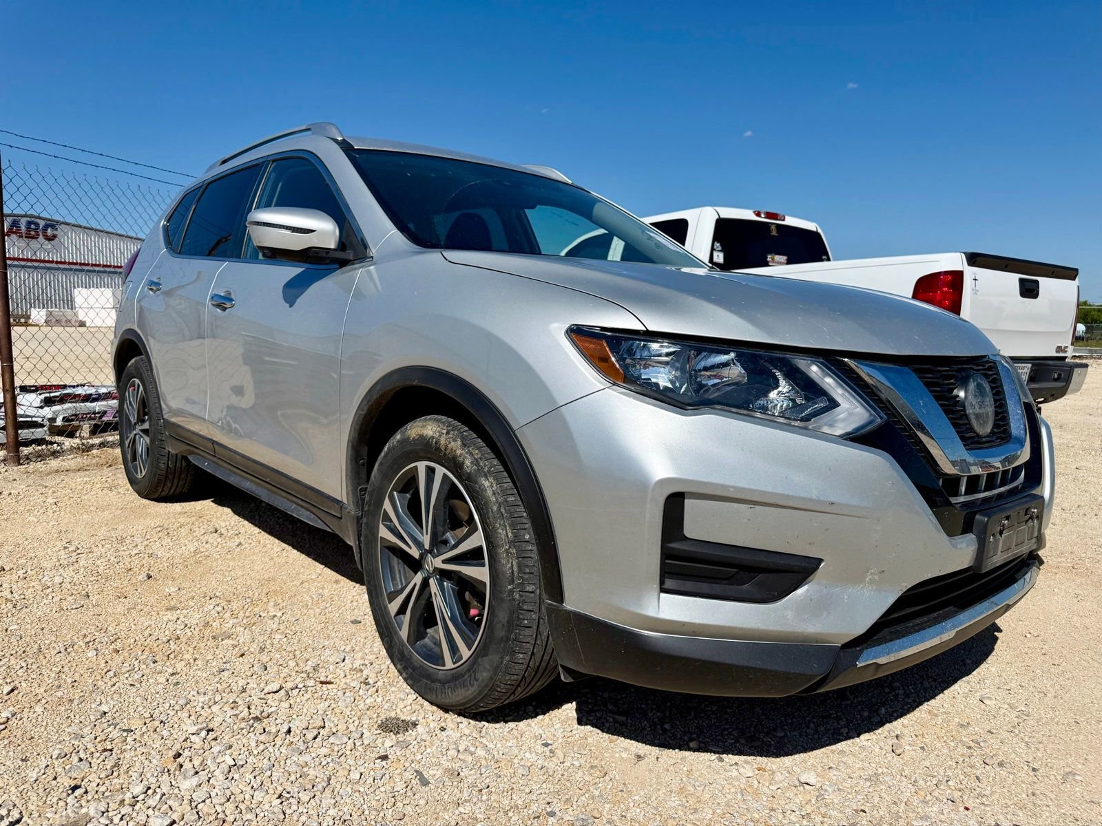 Used 2020 Nissan Rogue SV w/ Premium Package FWD image 1