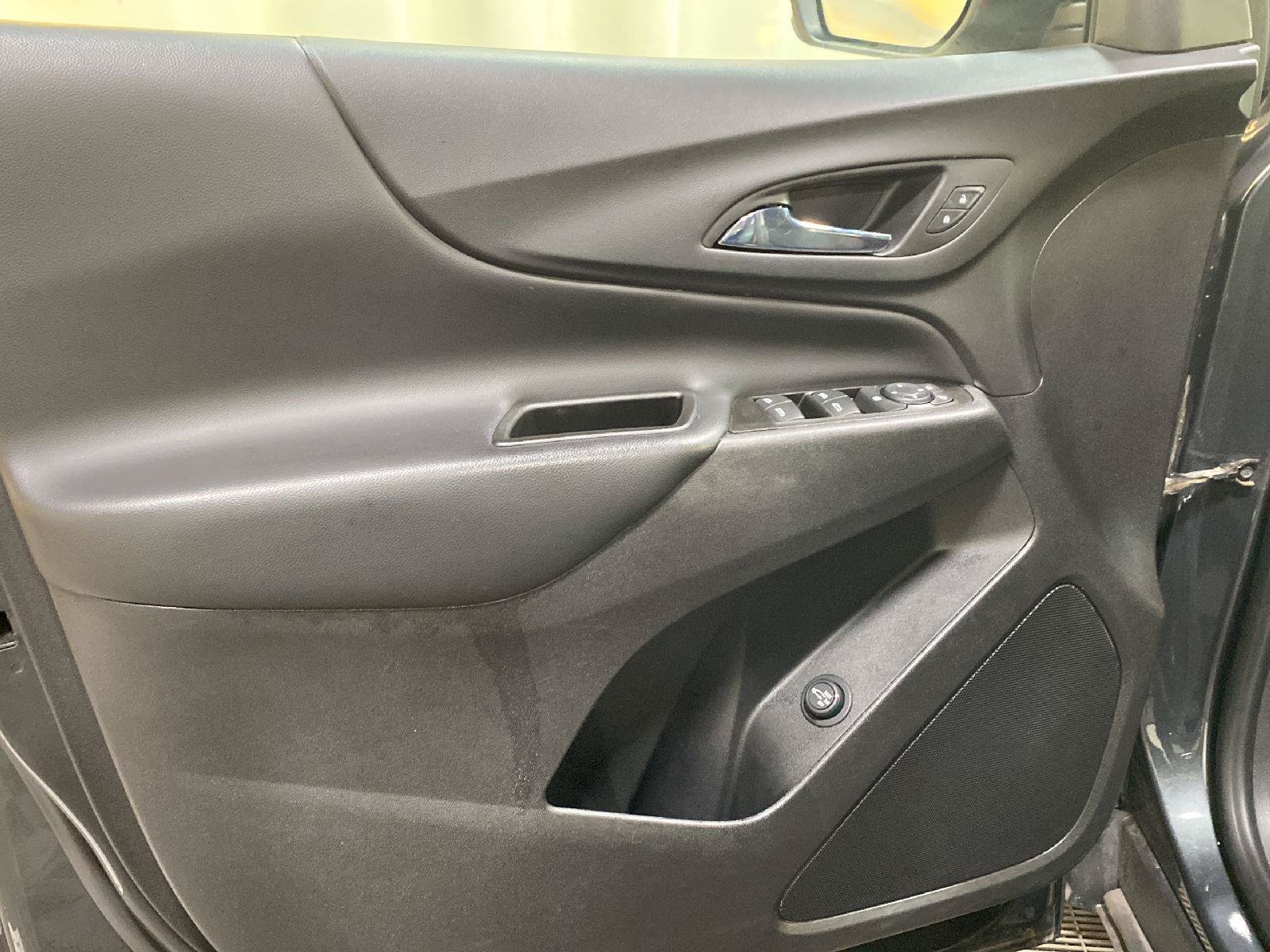 Used 2020 Chevrolet Equinox LT w/ Driver Convenience Package FWD image 22