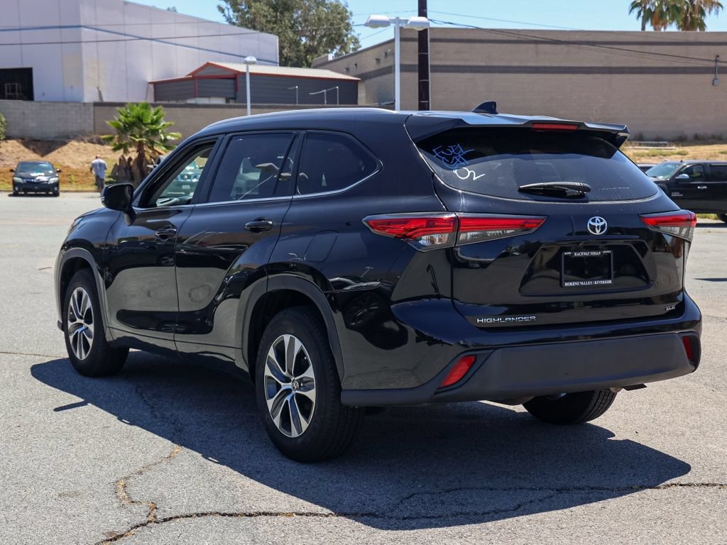 Used 2023 Toyota Highlander XLE FWD image 6