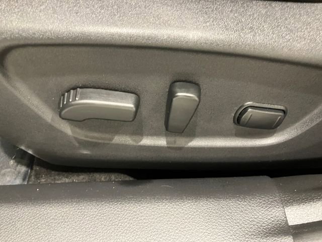 Used 2018 Nissan Rogue SV image 23